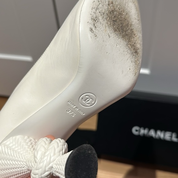 CHANEL Goatskin Interlocking Art Heel High Heels - Picture 4 of 9